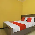 Oyo 92483 Hotel Kirana
